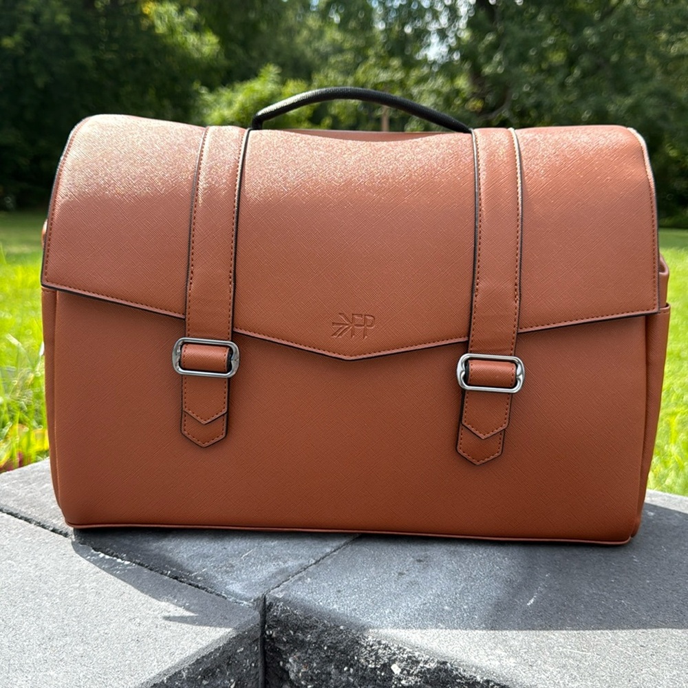NWT Freshly Picked: Cambridge Messenger Bag